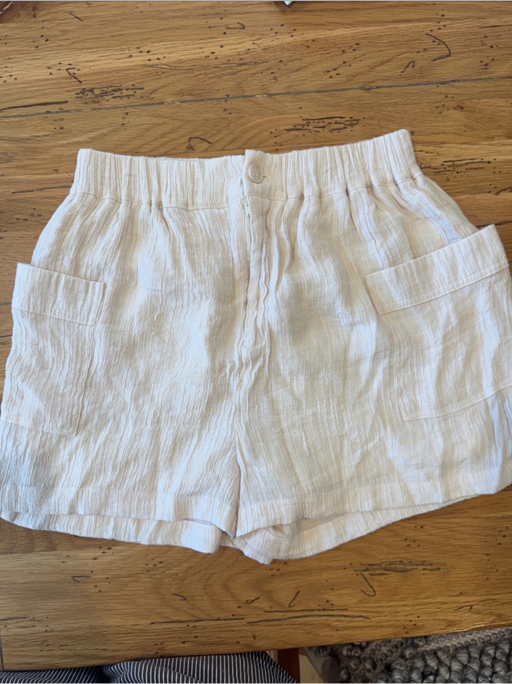 Blu Pepper Cream High-Waist Shorts